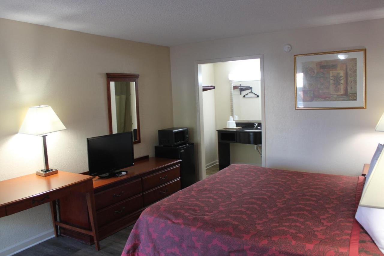 Travel Inn Of Buford Exterior foto